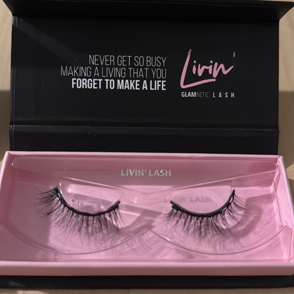 Glamnetic Lashes - Livin’ Lash and Love Lash - Picture 3 of 5